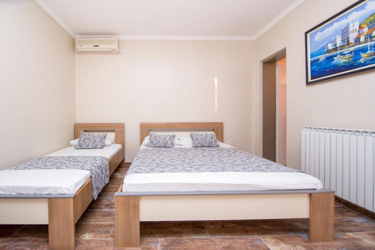 Acika Apartments Рафаїловичі Екстер'єр фото